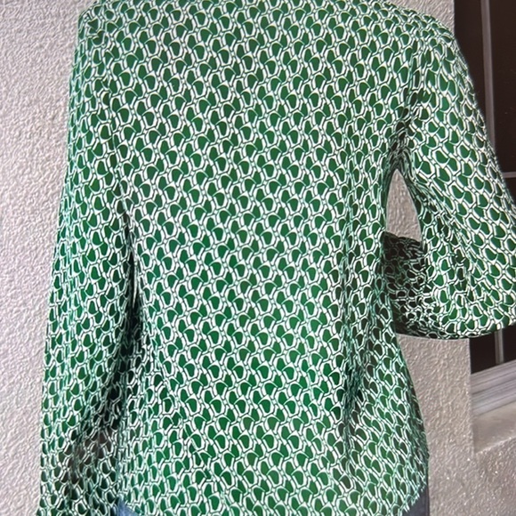 Only 2 available Elegant Green Geometric pattern top ❤️ - Picture 2 of 5